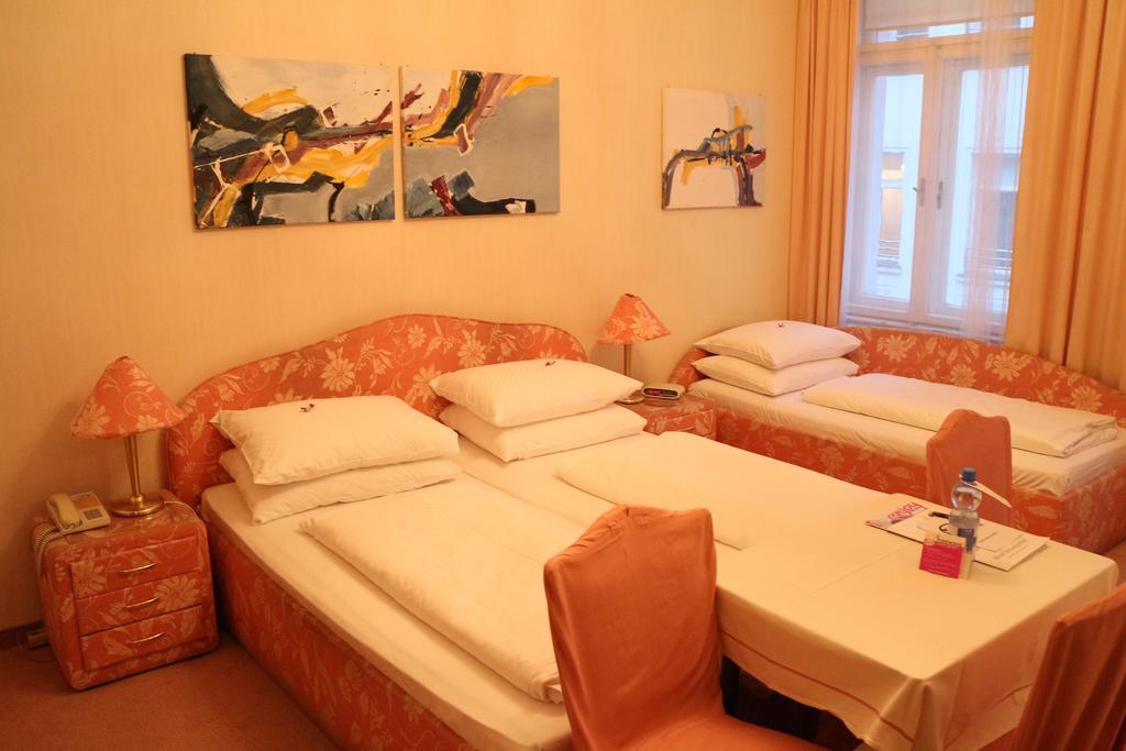 Hotel Schweizerhof Vienna Room photo